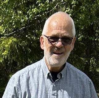 Nils Sveinhaug style=